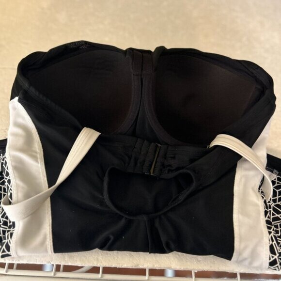 Lane Bryant LIVI Active NWOT SZ 16 Black & White Tummy Control Swimsuit Vacation - Picture 6 of 8